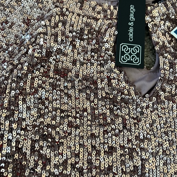 ⭐️ Firm Price ⭐️ Cable and gauge shimmery Medium top - Picture 4 of 9